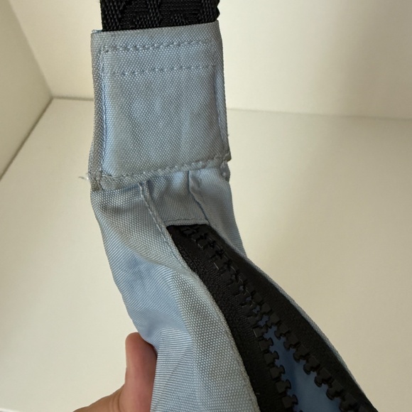 Baggu Small Crescent Bag in light blue - Picture 5 of 7